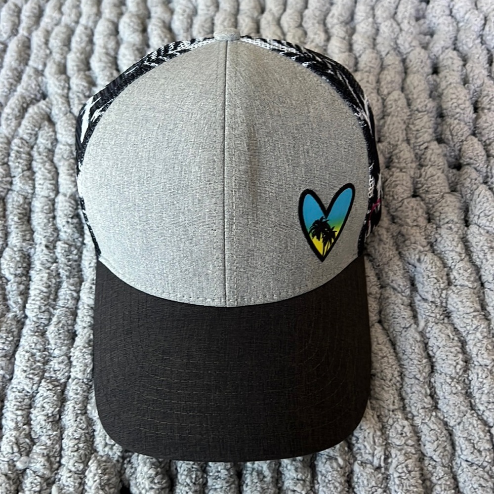Roxy trucker hat